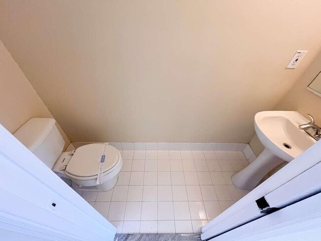 Building Photo - 861 Summit Lake Dr