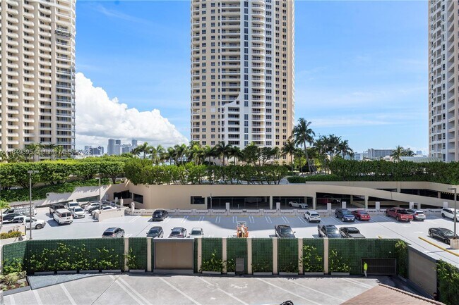 Building Photo - 540 Brickell Key Dr