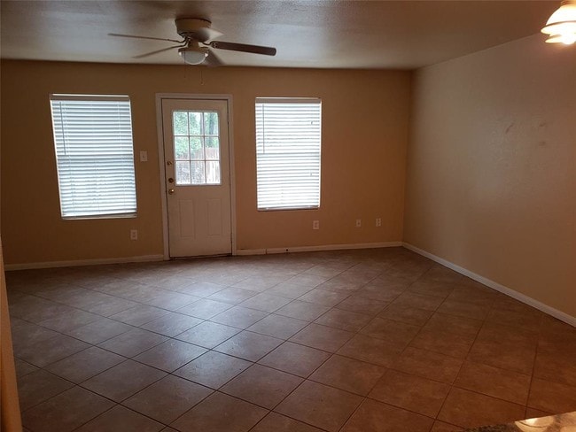 Building Photo - 529 Solomon Ln