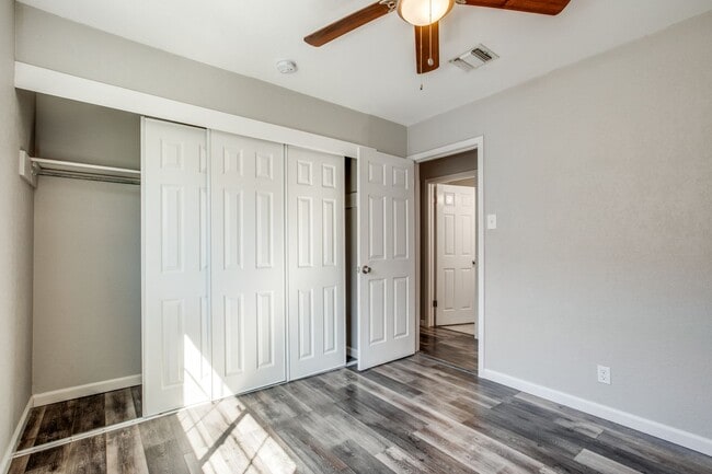 Building Photo - 2610 Lake Briar