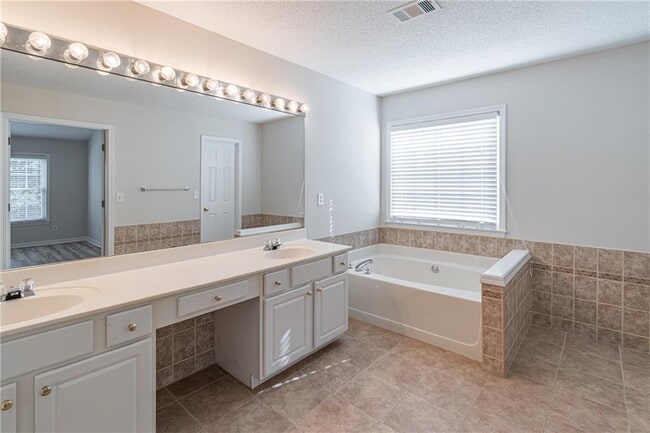 Building Photo - 11650 Bentham Ct