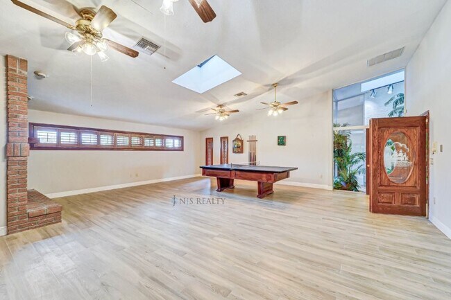 Building Photo - 5060 Porpoise Pl