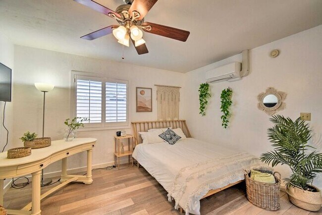 Building Photo - 4 Bed, 3 Bath, stunning home, located in t...