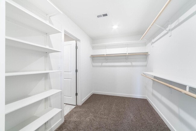 Building Photo - 2124 Brengman Dr
