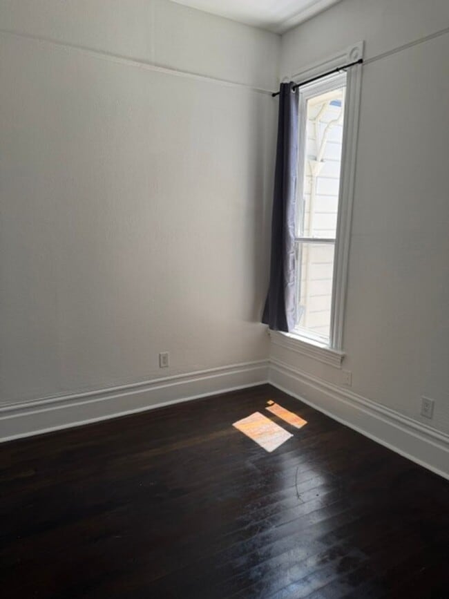 Building Photo - 1/2 Off First Month's Rent, 3Bdrm, 2.5Bath