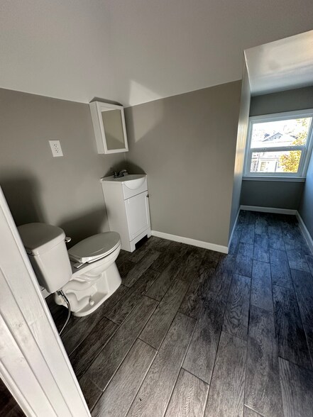 Loft Bathroom - 349 Westminster St