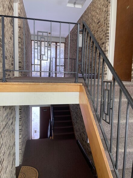 Building Photo - 866 N Milwaukee Ave