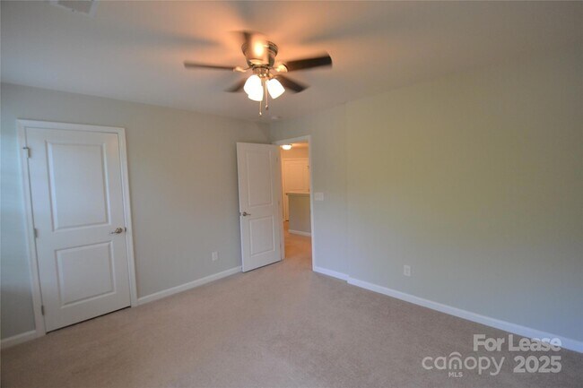 Building Photo - 1606 Fleetwood Dr