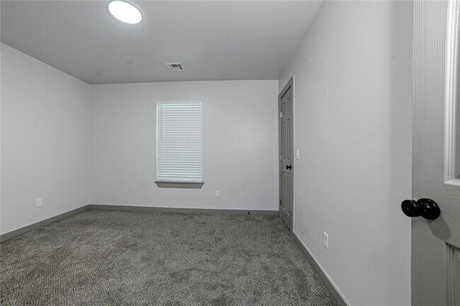 Building Photo - 1717 Breckenridge Dr