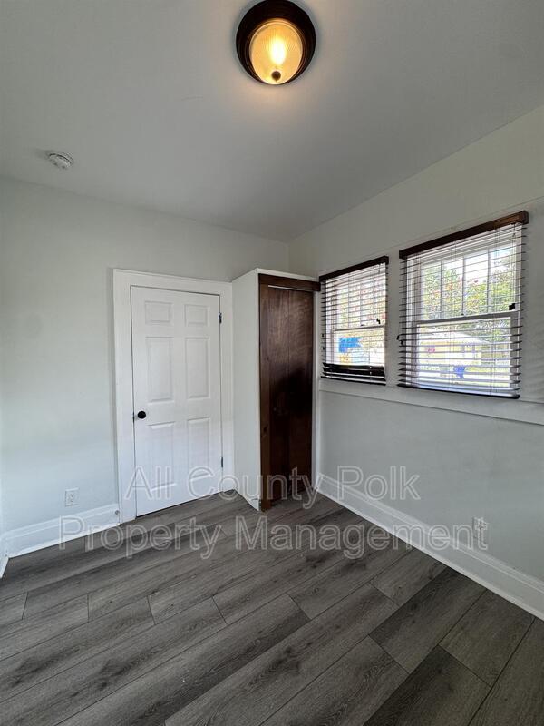 Building Photo - 202 W Belmar St