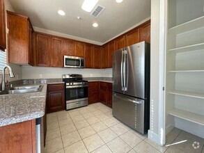 Building Photo - Gorgeous 3 Bedroom, 2 and 1/2 Bath Condo S...