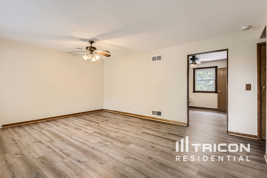 Building Photo - 3327 D Hutchinson
