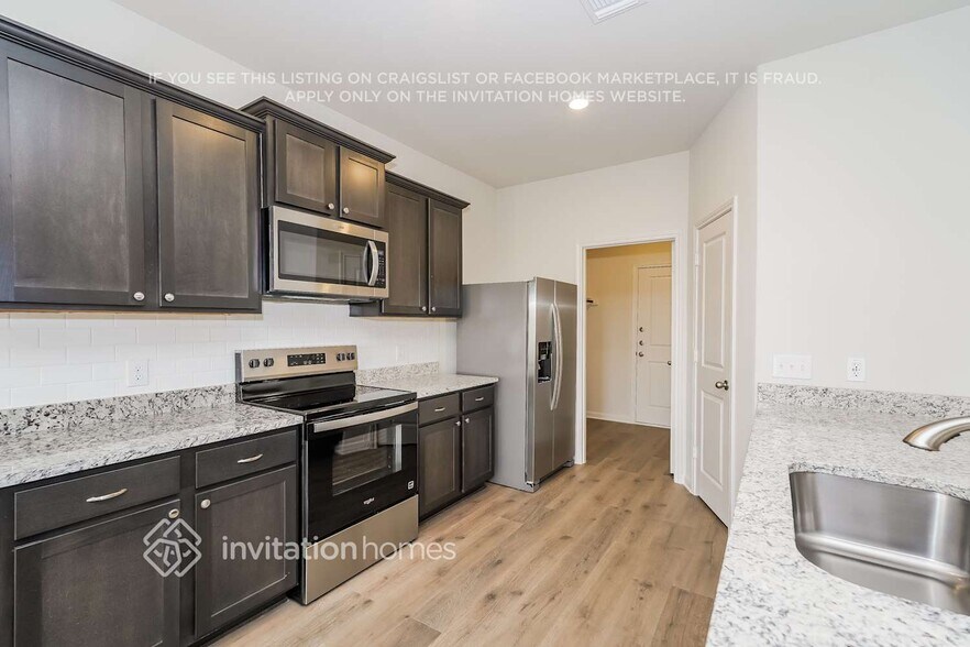 Building Photo - 10032 Pilot Pl