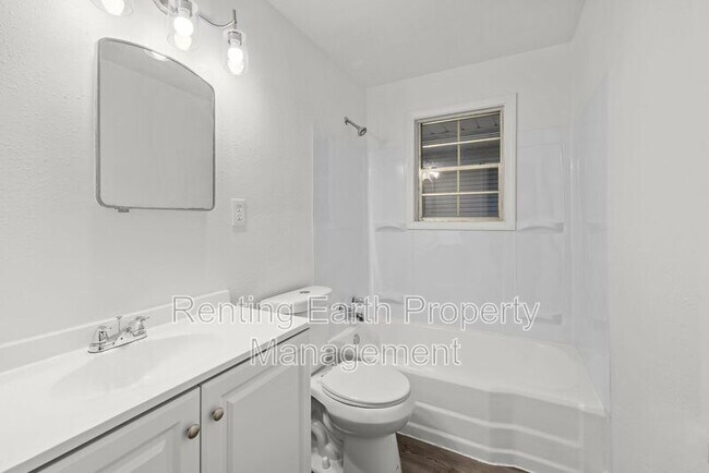 Building Photo - 1505 44th St Ensley