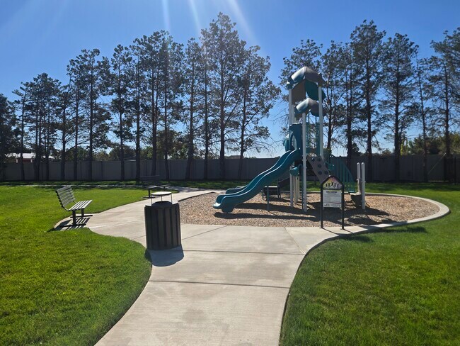 Building Photo - 4032 N Glider Ave