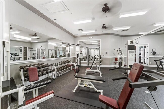 Building Photo - 4122 Central Sarasota Pkwy