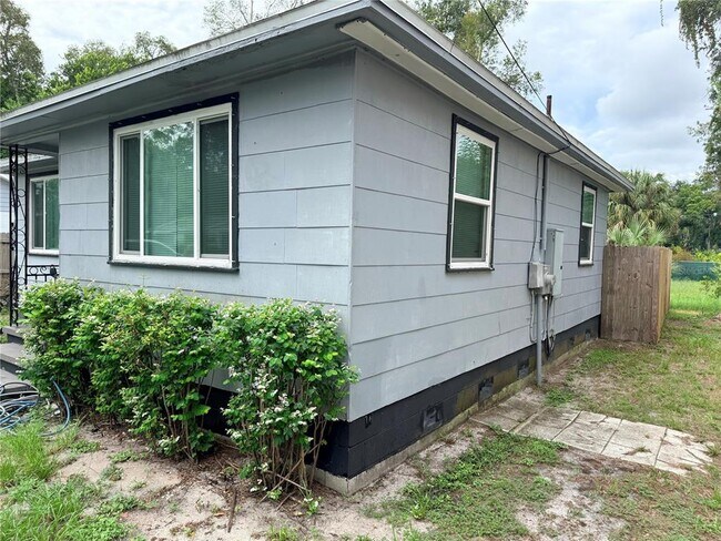Building Photo - 1759 Temple Terrace S