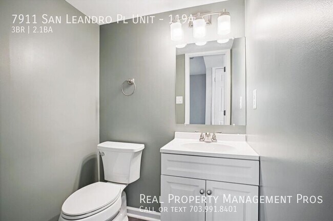 Building Photo - 7911 San Leandro Pl