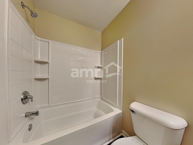 Building Photo - 137 Lake House Rd