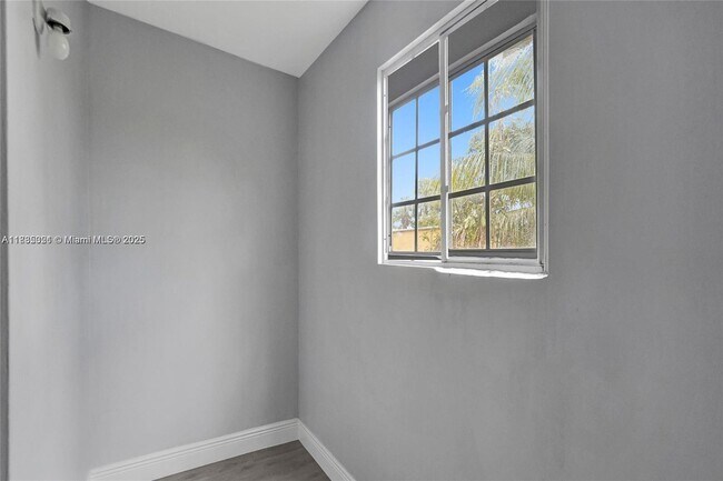 Building Photo - 5963 NW 25th Ct