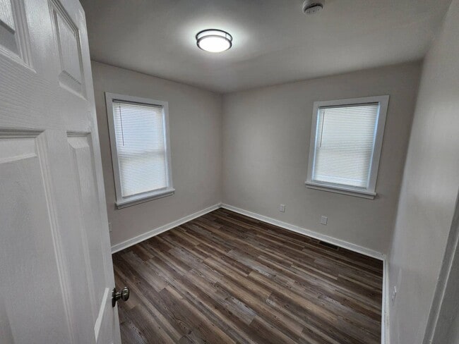 Building Photo - 2-Bedroom + Bonus Room Bungalow with Basement – Flexible Living Space