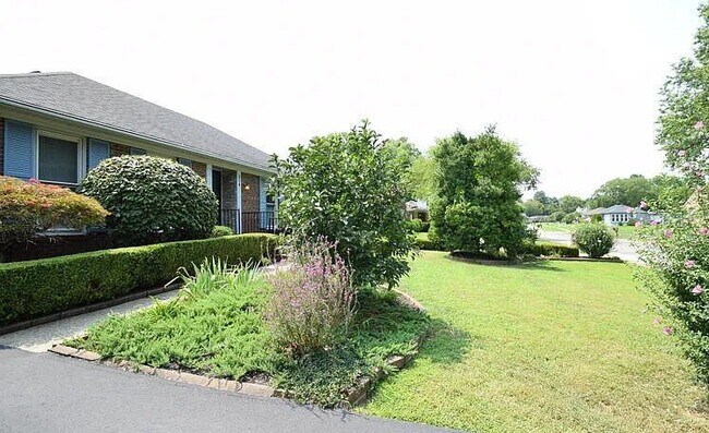 Building Photo - 614 Stivers Rd