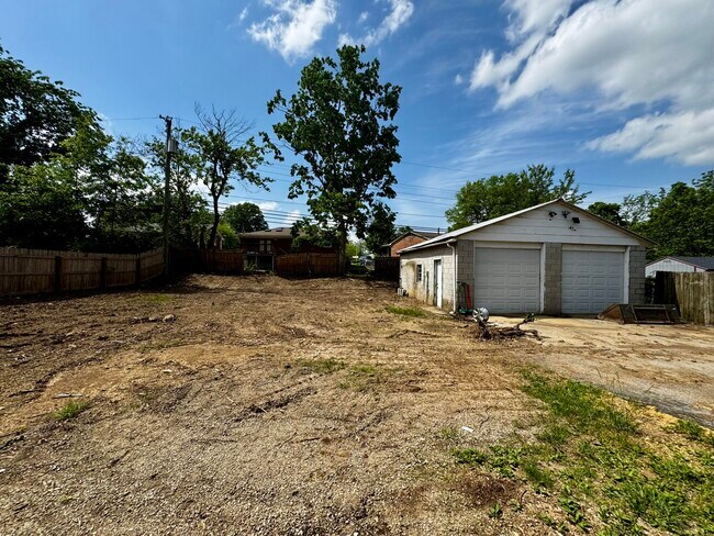 Building Photo - 1821 Blue Ridge Dr