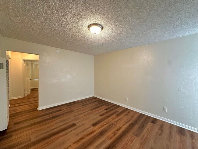 Building Photo - 15Central