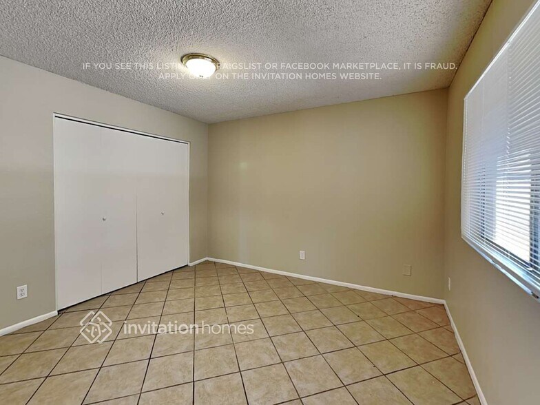 Building Photo - 9018 W Sells Dr