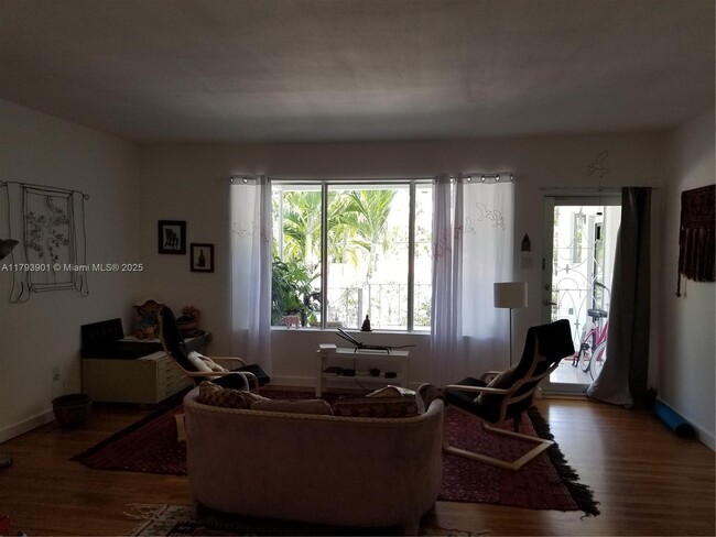 Building Photo - 7422 NE 6th Ct
