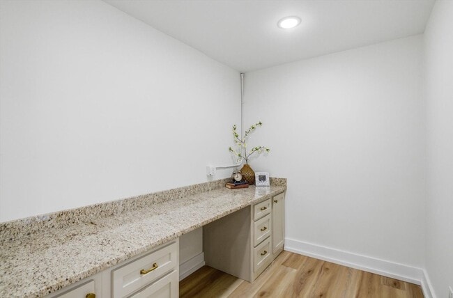 Building Photo - 2113 W Madison Ave