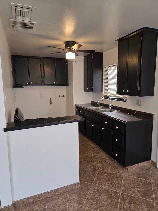 Building Photo - 1716 Sunrise Rd