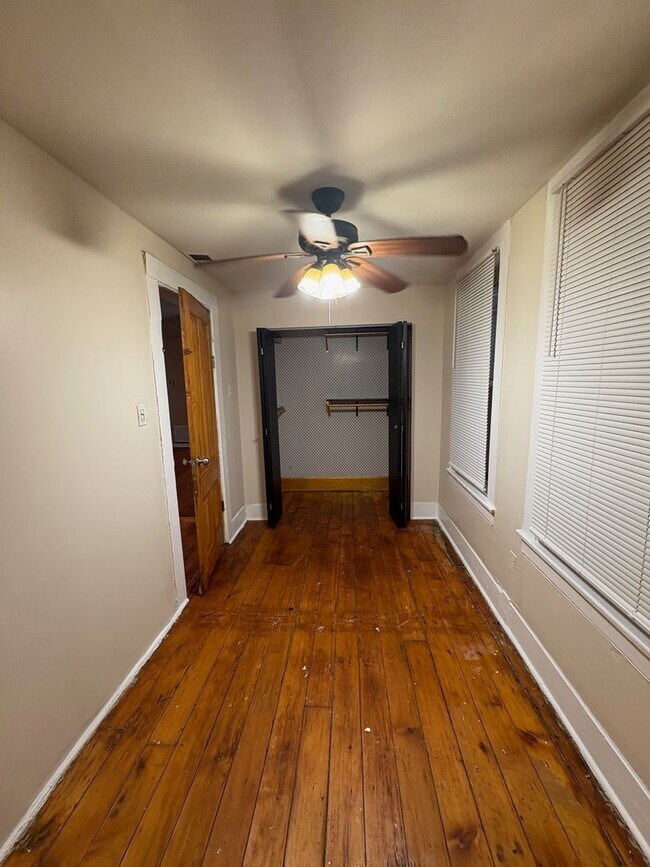 Building Photo - 1154 W 18th St