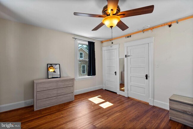 Building Photo - 3401 White Ave