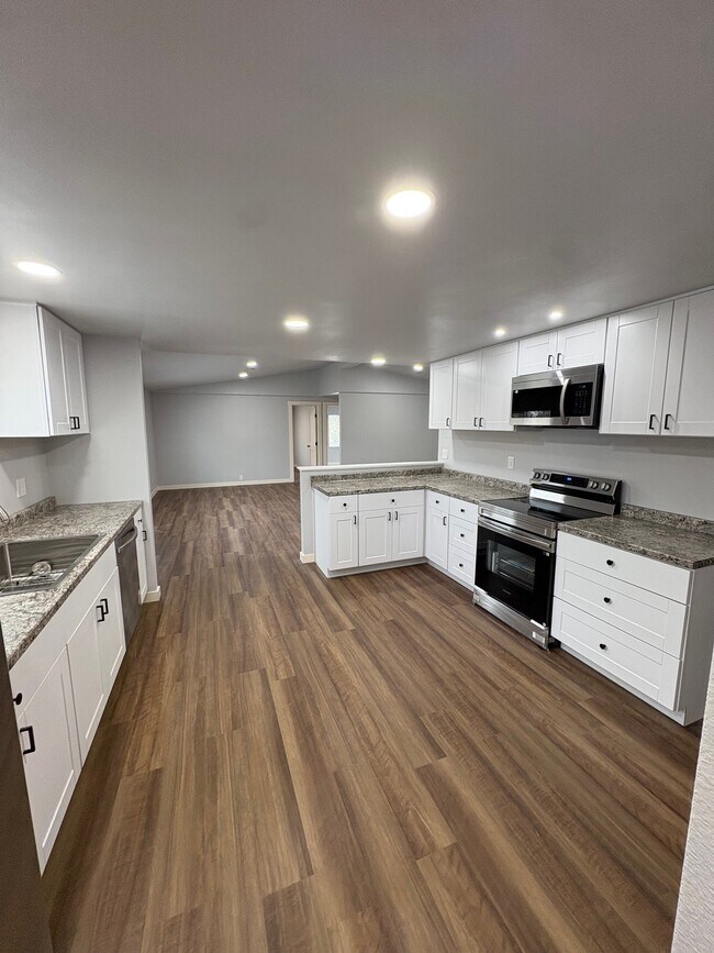 Primary Photo - 38823 Ridge Dr