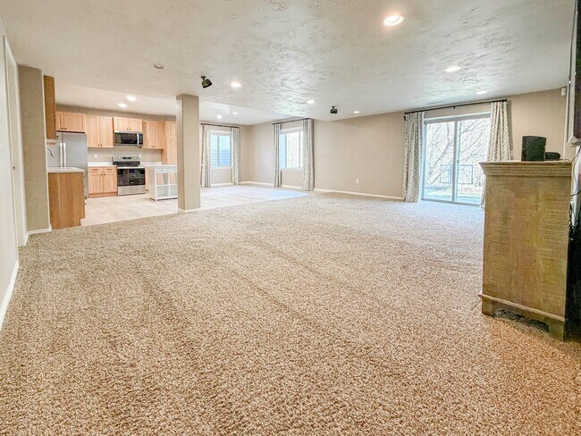 Building Photo - 963 Sage Ln