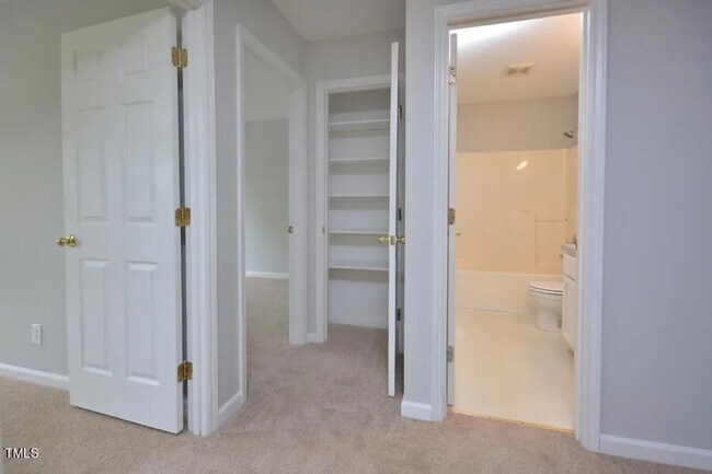 Building Photo - Spacious and Updated!  4 Bedrooms, LVP Flo...