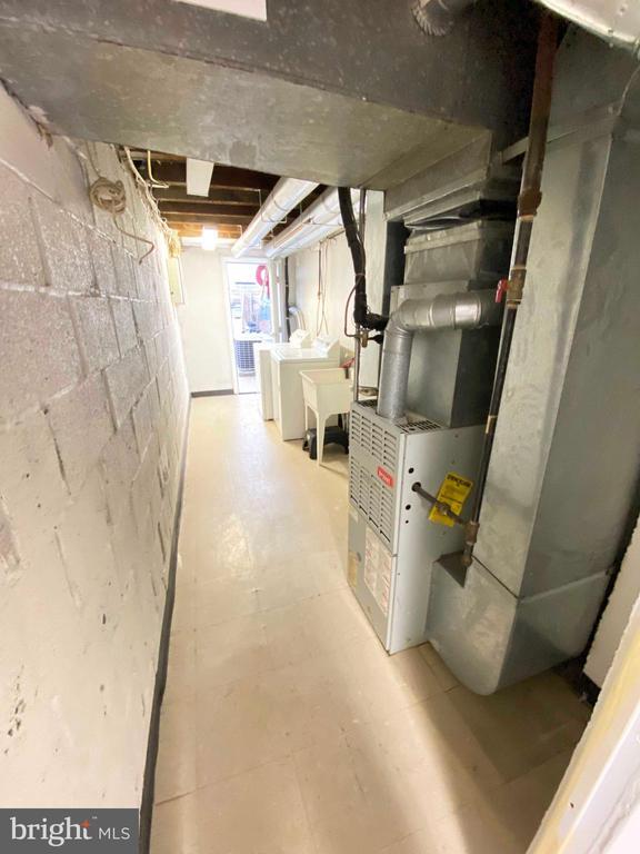 Building Photo - 6330 Leonard St