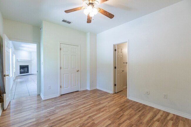 Building Photo - 3310 Silver Oaks Dr