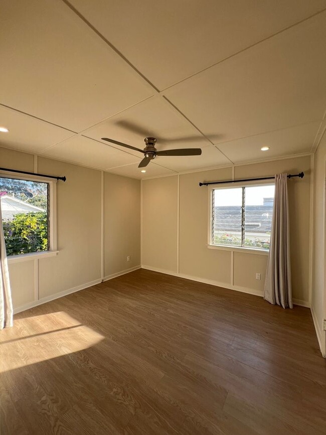 Building Photo - Laguna Beach Cottage Home 2 Bed 1 Bath