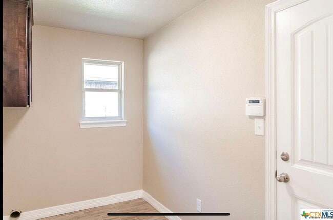 Building Photo - 2613 Crystal Ann Dr