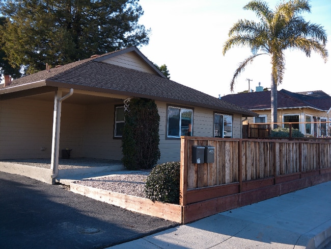 Building Photo - 711 Cayuga St