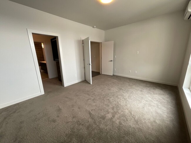 Building Photo - QUEEN ANNE 3 BED, 2 BATH TOWNHOME FOR RENT...