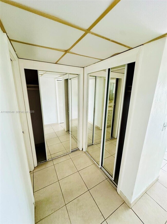 Building Photo - 330 SE 2nd St