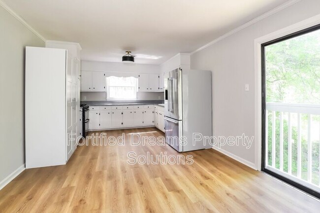 Building Photo - 1101 Surry Dr