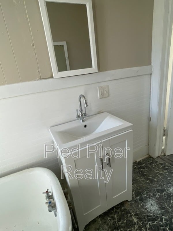 Building Photo - 434 1/2 S State Ave