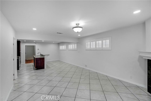 Building Photo - 427 Russell Ave