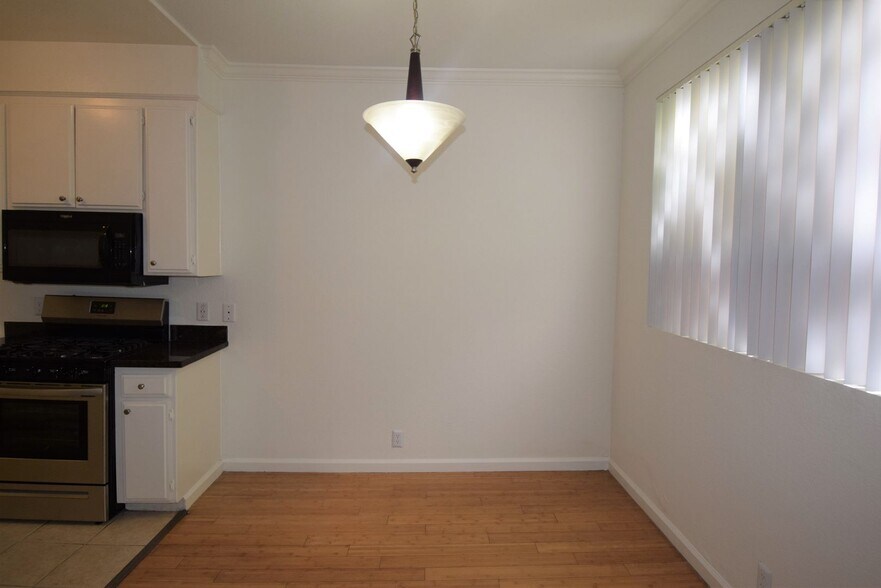 Building Photo - 11107 La Maida St