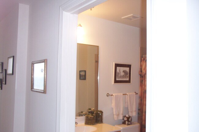 Building Photo - 1250 S Michigan Ave