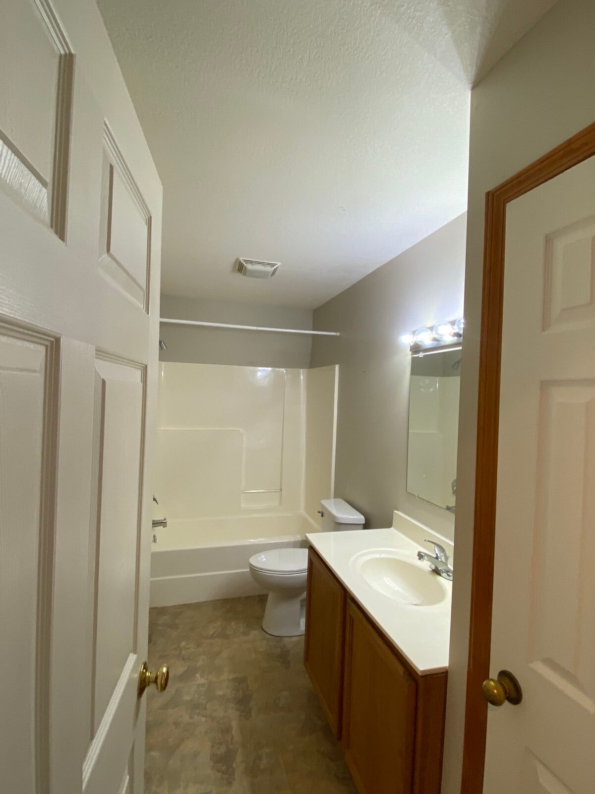 Building Photo - 2127 Highridge Dr